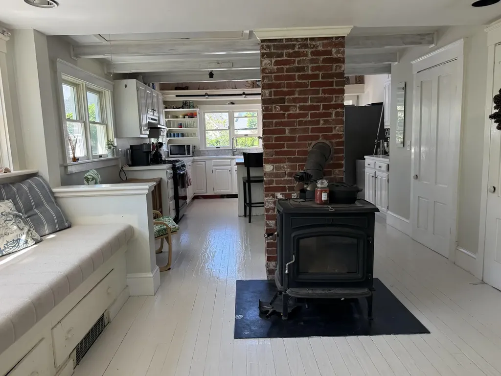 8 Pleasant Street Vinalhaven ME 04863
