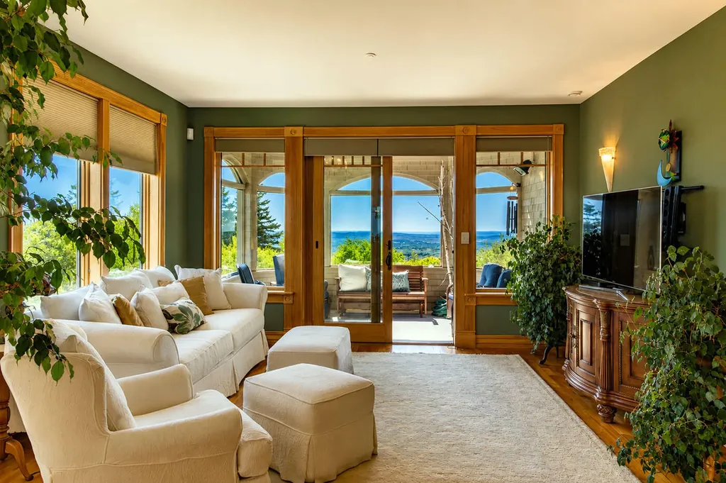 251 Mount Pleasant Street Rockport ME 04856