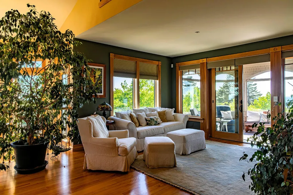 251 Mount Pleasant Street Rockport ME 04856