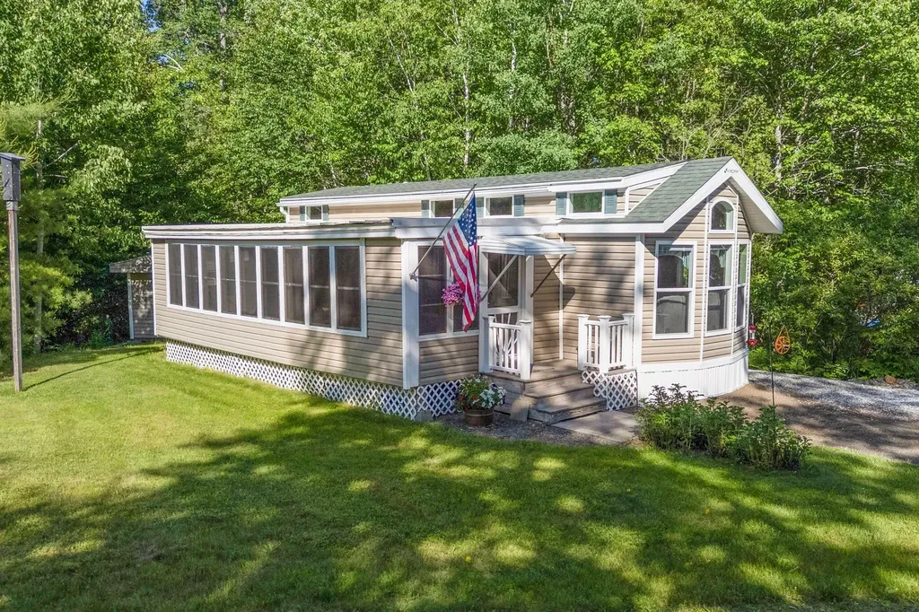 22 Loon Loop Warren ME 04864