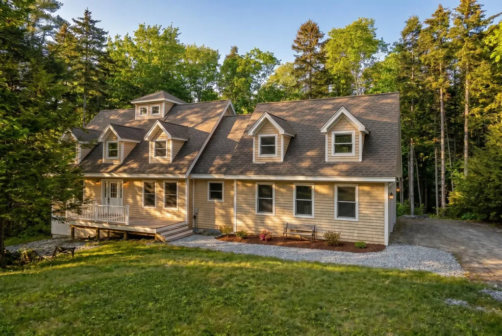 39 Shackleton's Way Boothbay ME 04537