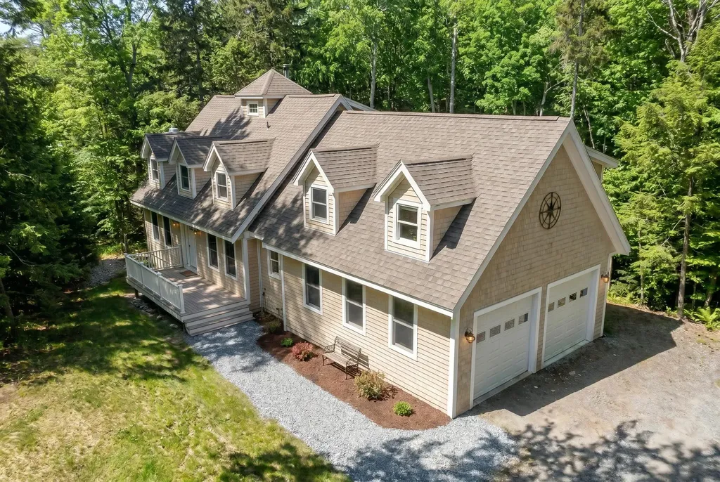 39 Shackleton's Way Boothbay ME 04537