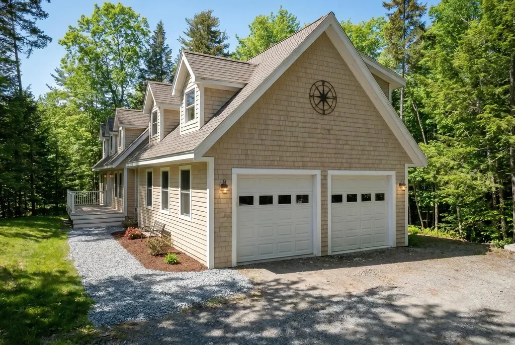 39 Shackleton's Way Boothbay ME 04537