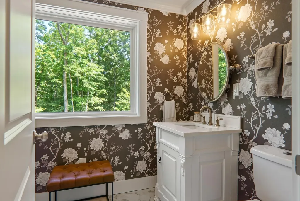 39 Shackleton's Way Boothbay ME 04537