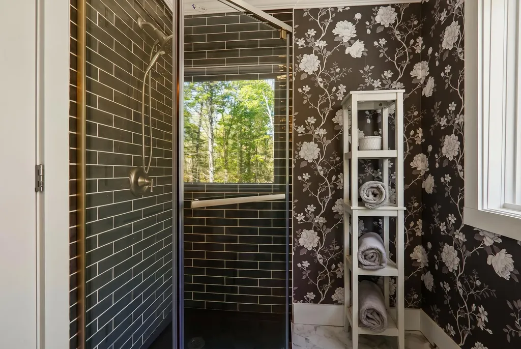 39 Shackleton's Way Boothbay ME 04537