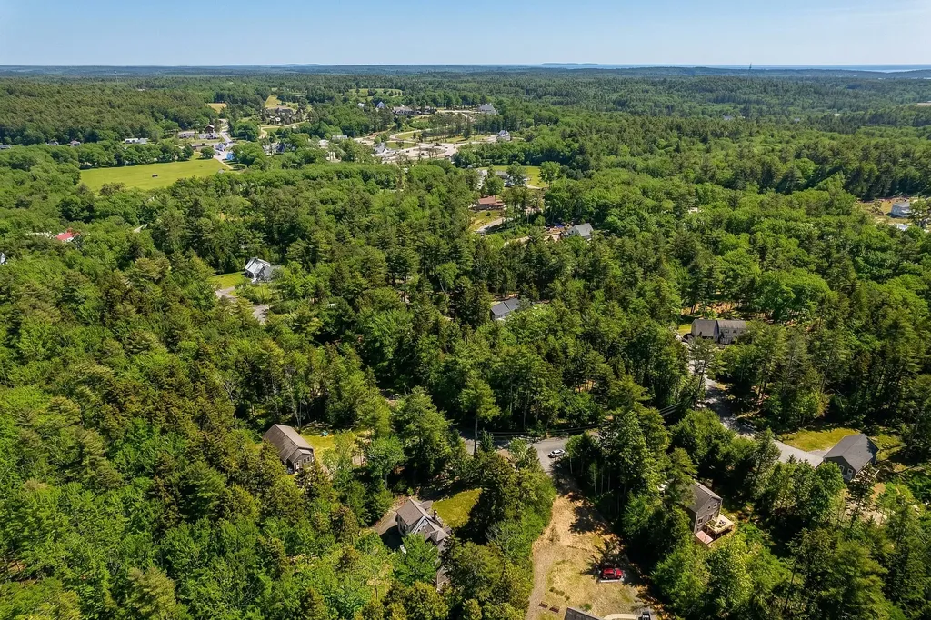 39 Shackleton's Way Boothbay ME 04537