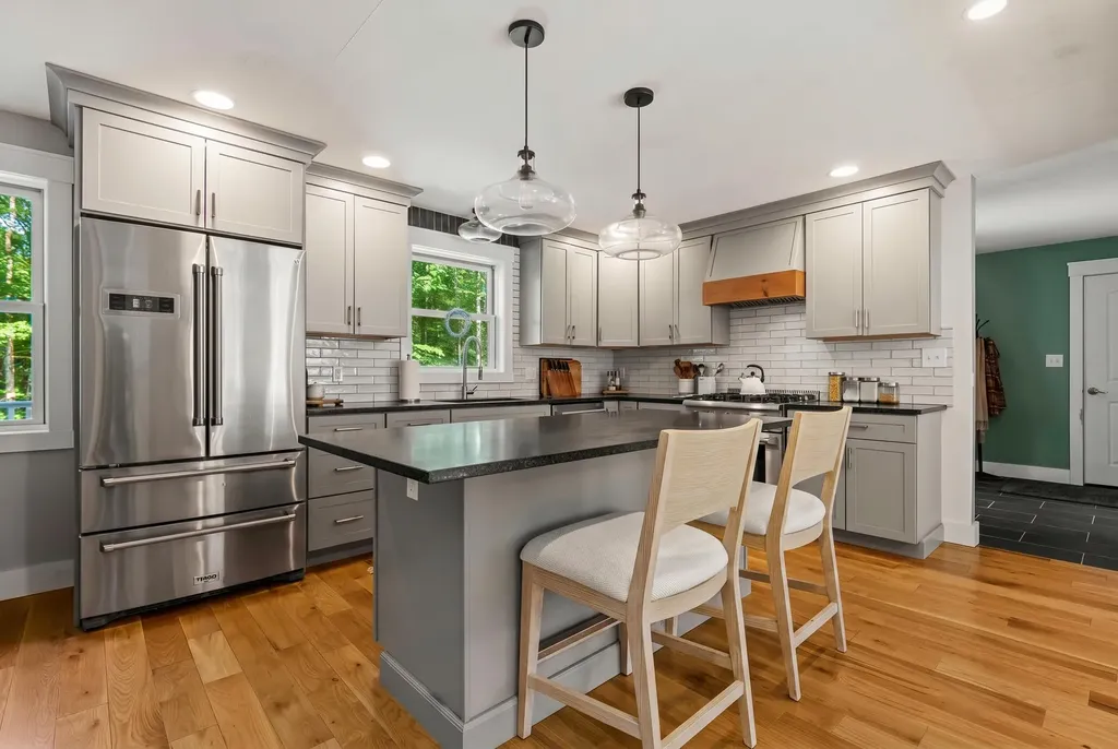 39 Shackleton's Way Boothbay ME 04537