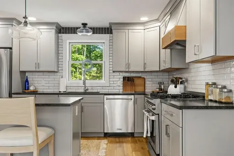 39 Shackleton's Way Boothbay ME 04537