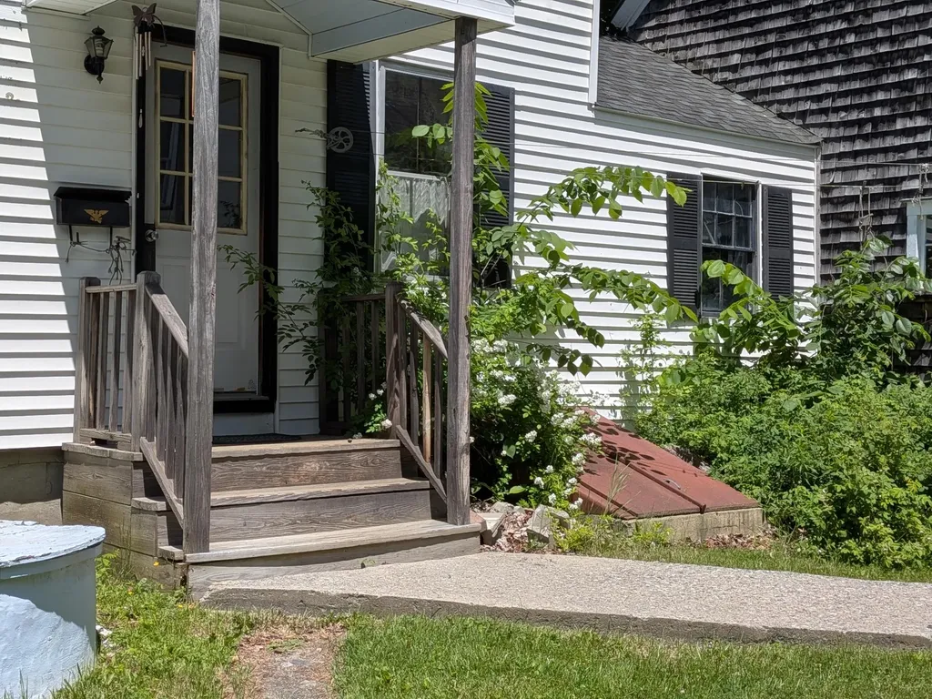 5 Lincoln Street Richmond ME 04357