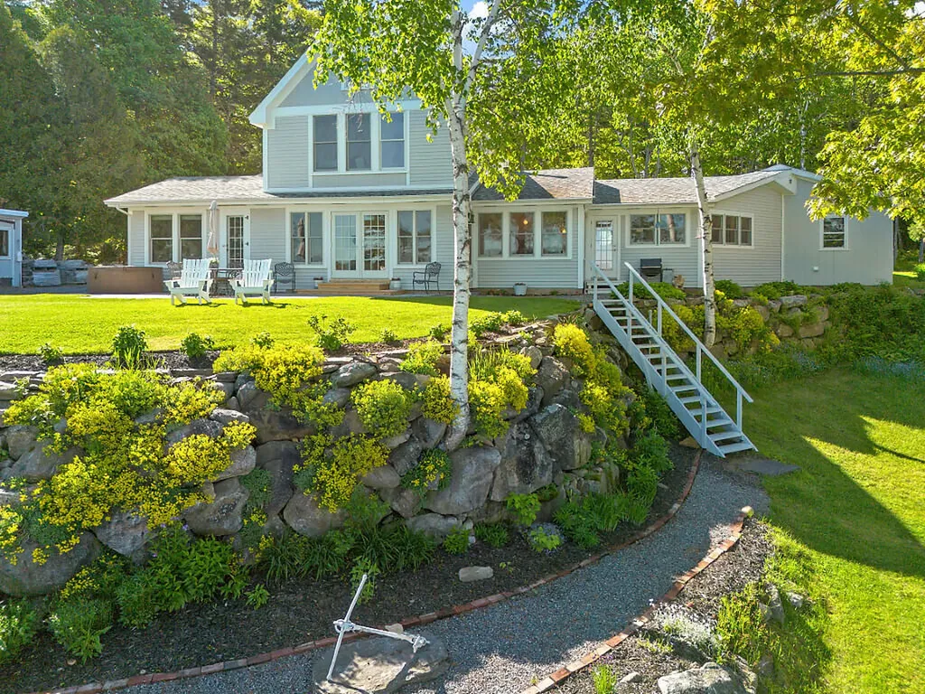 9 Beverly Boulevard Phippsburg ME 04562