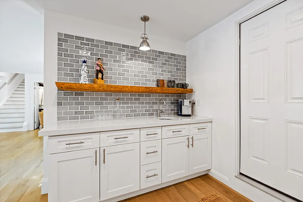 9 Beverly Boulevard Phippsburg ME 04562