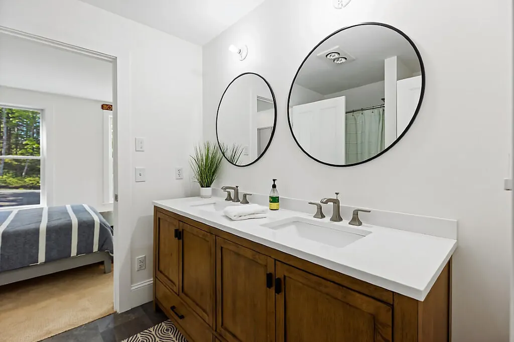 9 Beverly Boulevard Phippsburg ME 04562