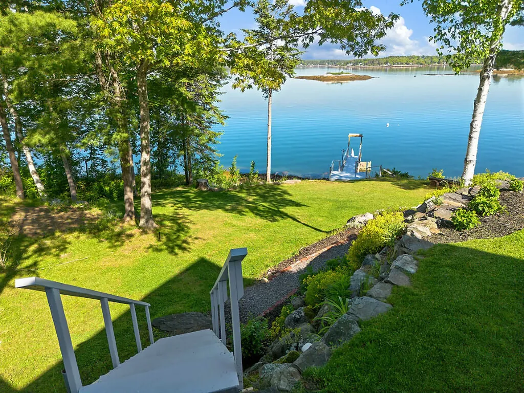 9 Beverly Boulevard Phippsburg ME 04562