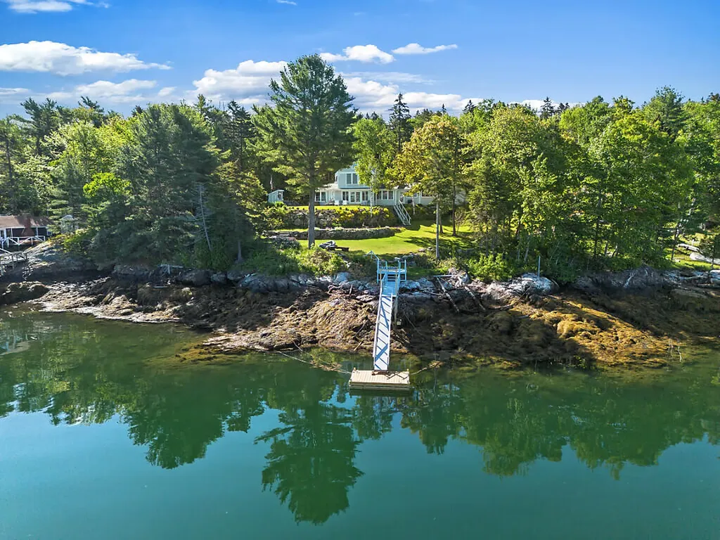 9 Beverly Boulevard Phippsburg ME 04562
