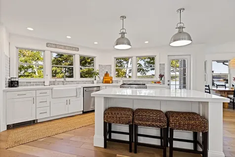 9 Beverly Boulevard Phippsburg ME 04562
