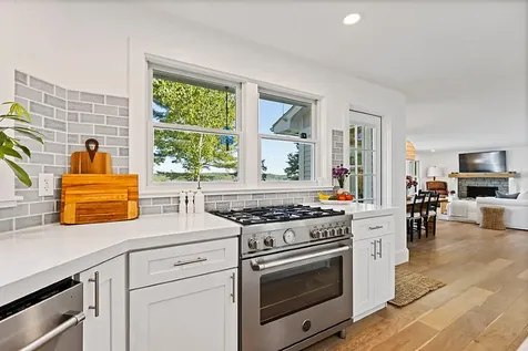 9 Beverly Boulevard Phippsburg ME 04562