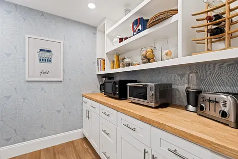 9 Beverly Boulevard Phippsburg ME 04562