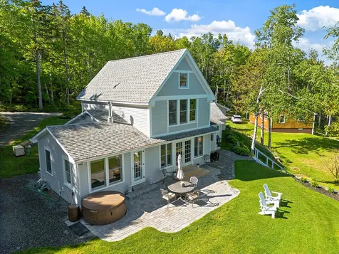 9 Beverly Boulevard Phippsburg ME 04562