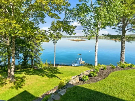 9 Beverly Boulevard Phippsburg ME 04562