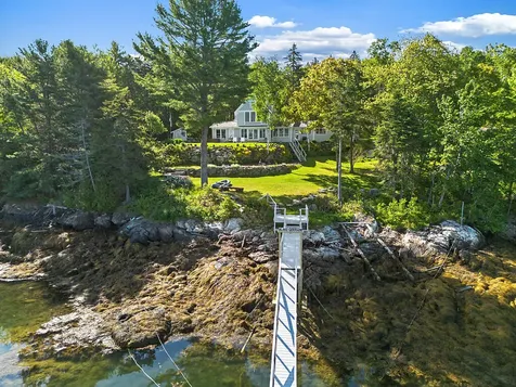 9 Beverly Boulevard Phippsburg ME 04562