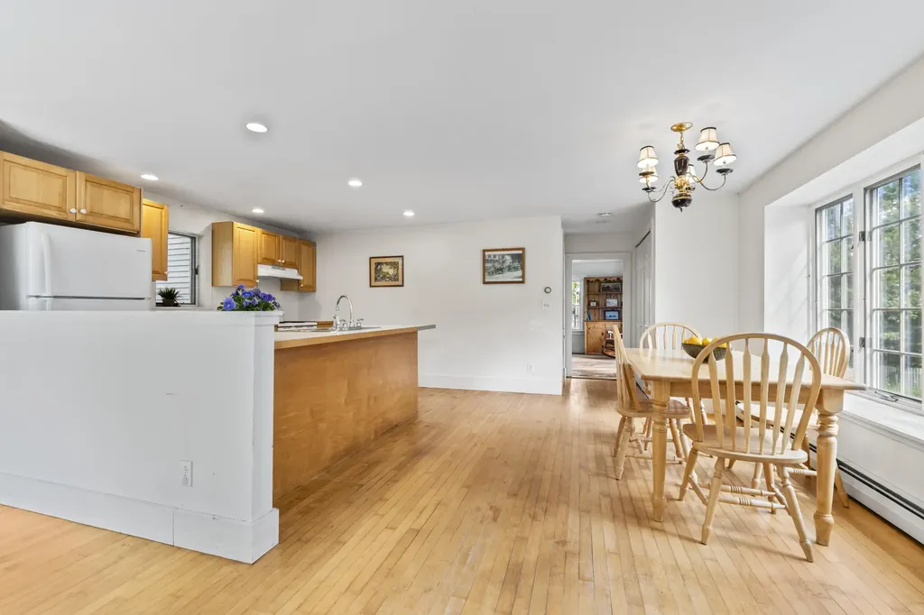 84 Federal Street Wiscasset ME 04578