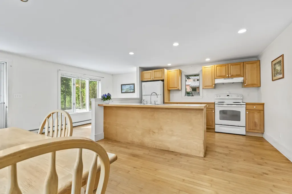 84 Federal Street Wiscasset ME 04578