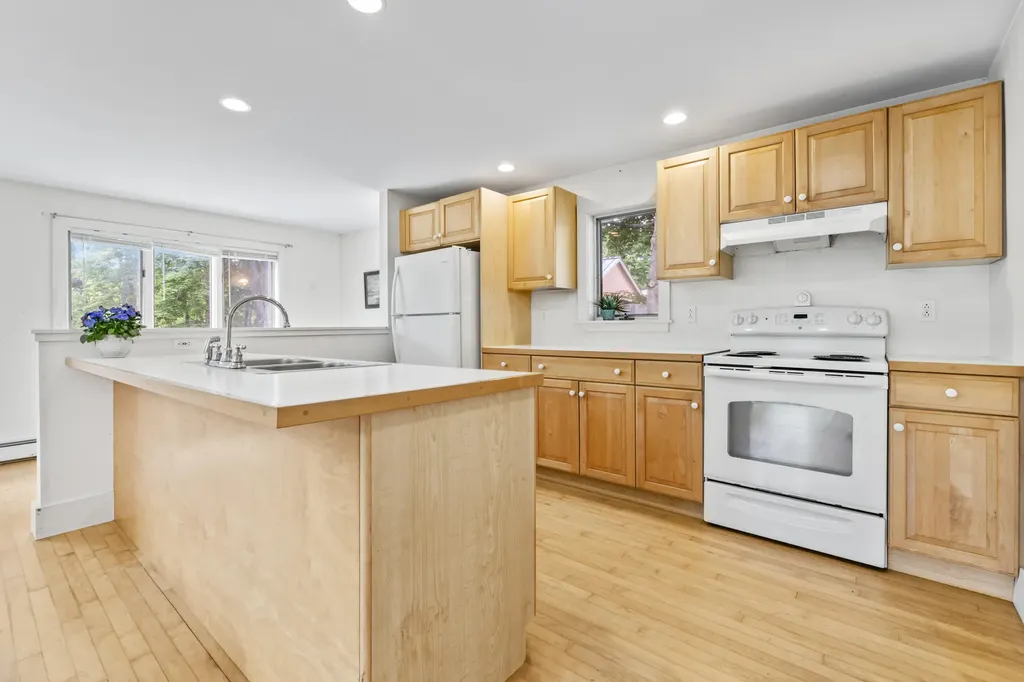 84 Federal Street Wiscasset ME 04578