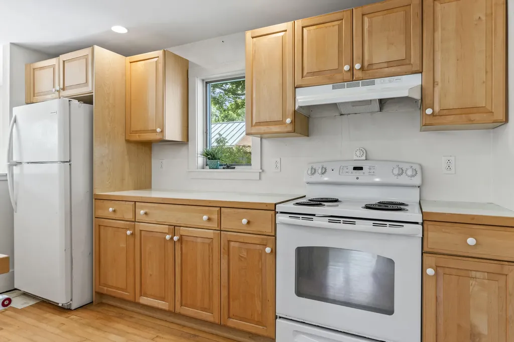 84 Federal Street Wiscasset ME 04578