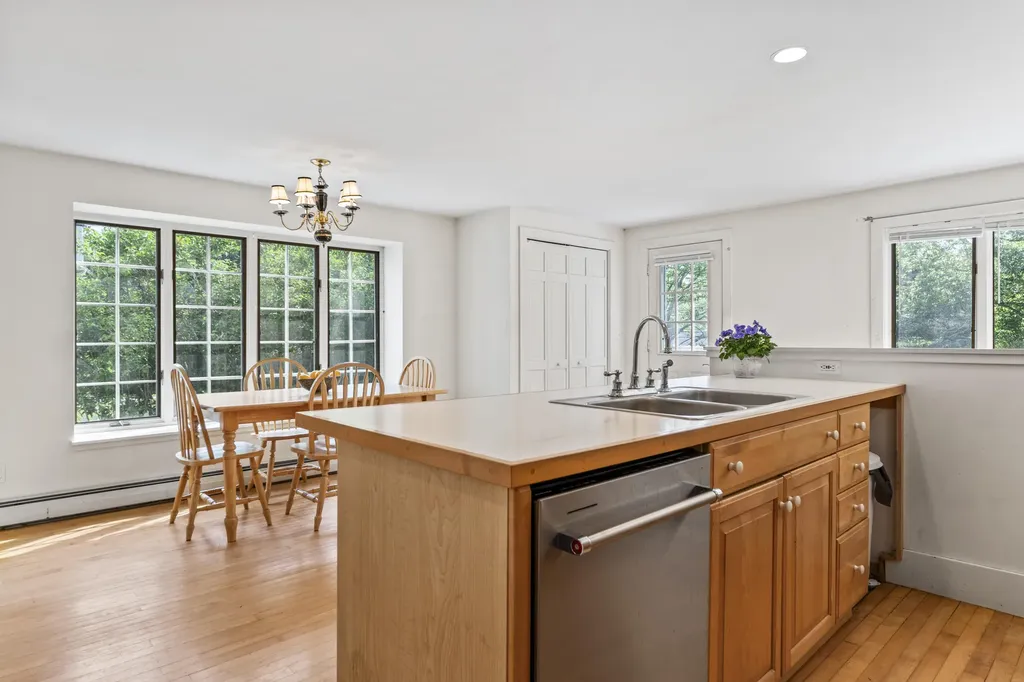 84 Federal Street Wiscasset ME 04578