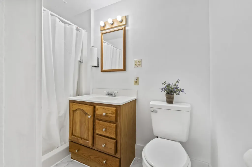 84 Federal Street Wiscasset ME 04578