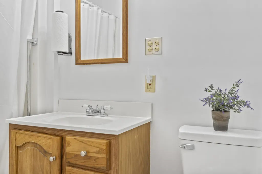 84 Federal Street Wiscasset ME 04578