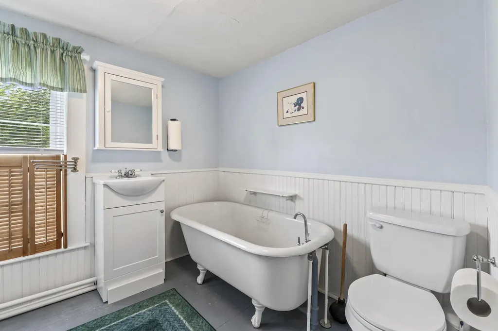 84 Federal Street Wiscasset ME 04578