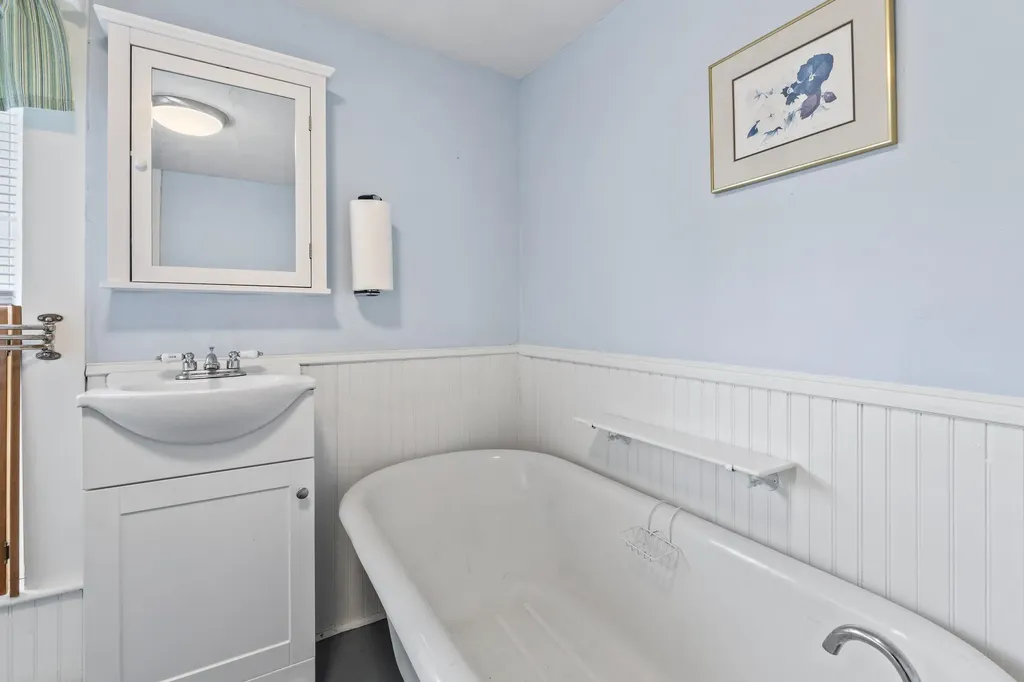84 Federal Street Wiscasset ME 04578