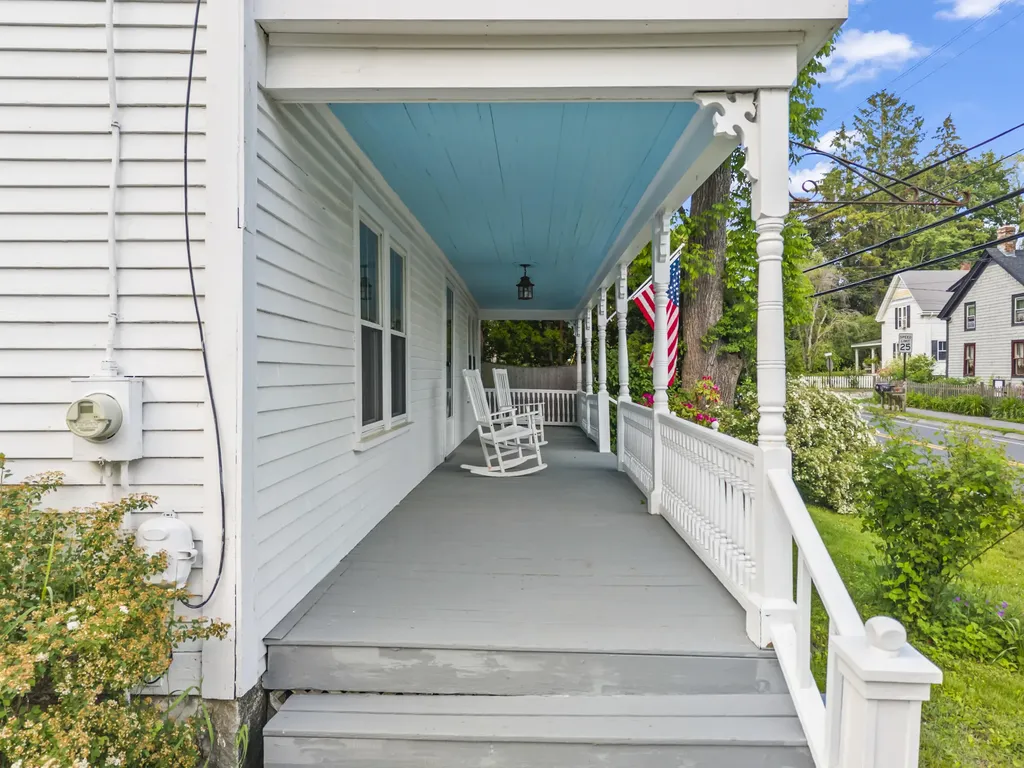 84 Federal Street Wiscasset ME 04578