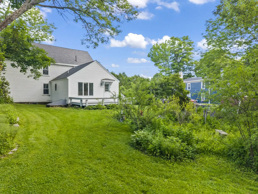 84 Federal Street Wiscasset ME 04578