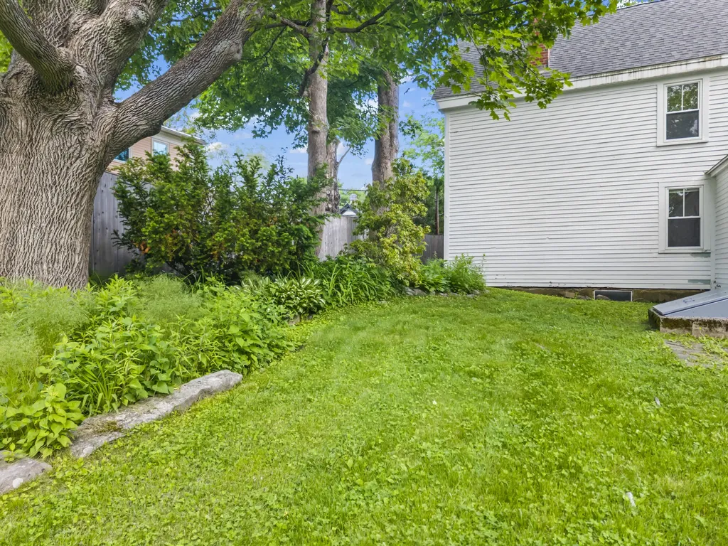 84 Federal Street Wiscasset ME 04578