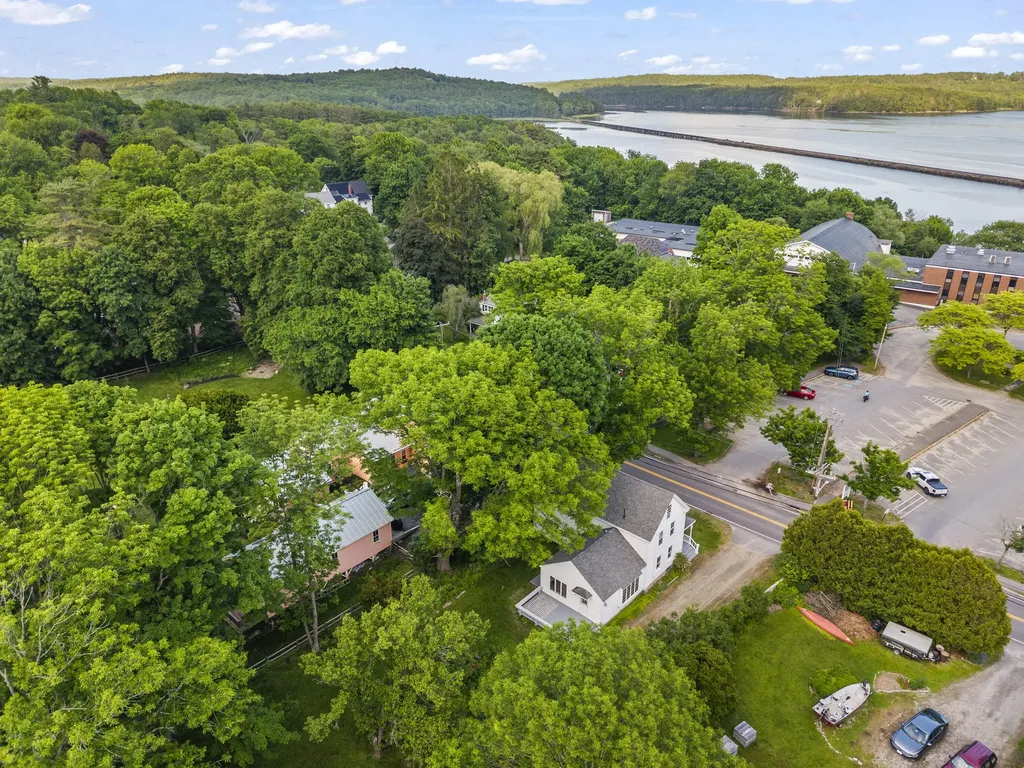 84 Federal Street Wiscasset ME 04578
