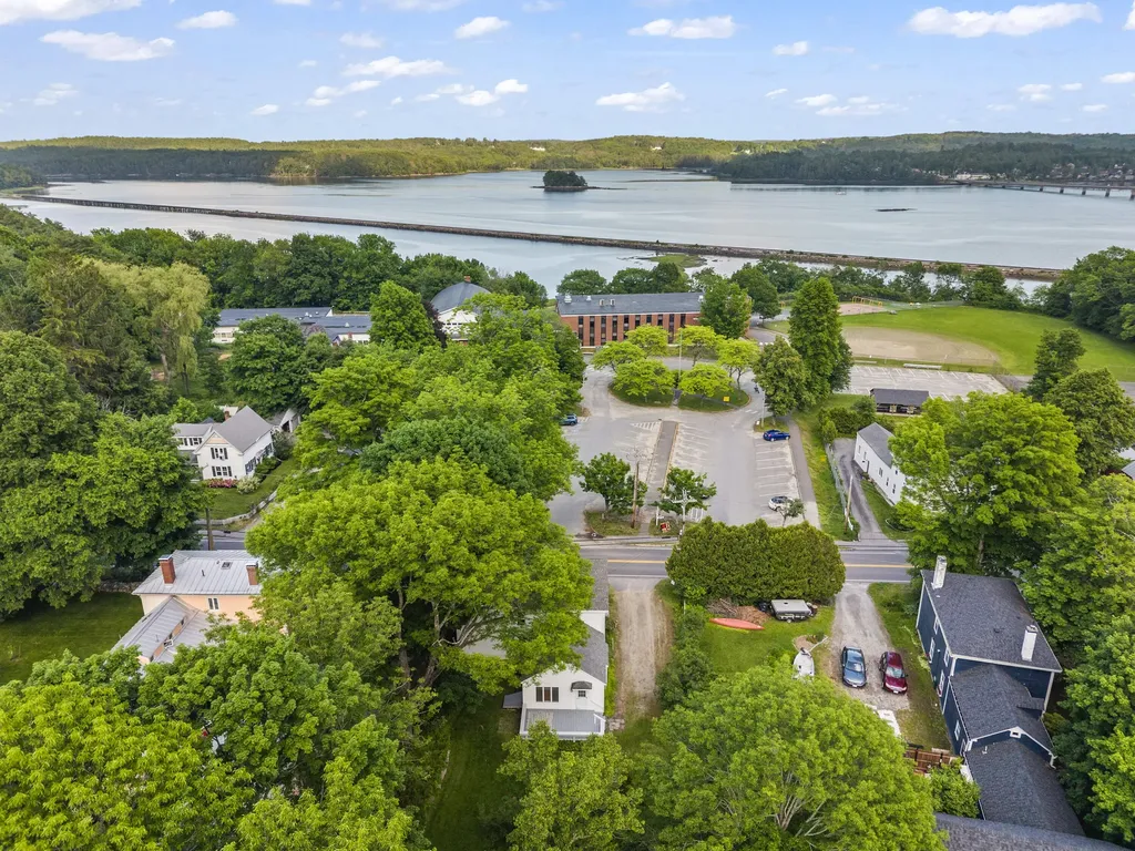 84 Federal Street Wiscasset ME 04578