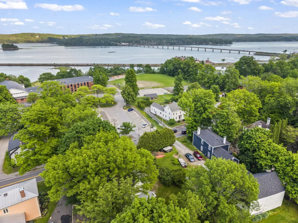 84 Federal Street Wiscasset ME 04578
