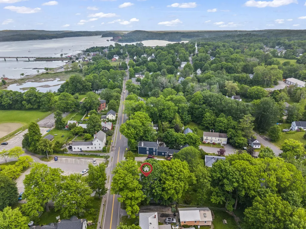 84 Federal Street Wiscasset ME 04578