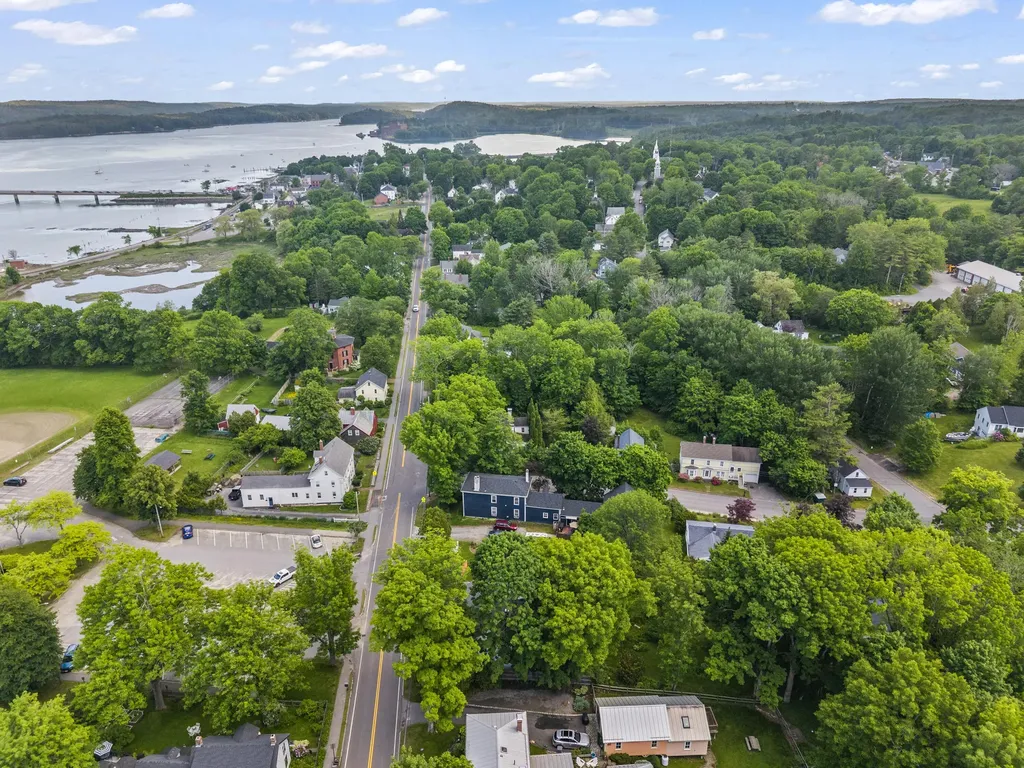84 Federal Street Wiscasset ME 04578