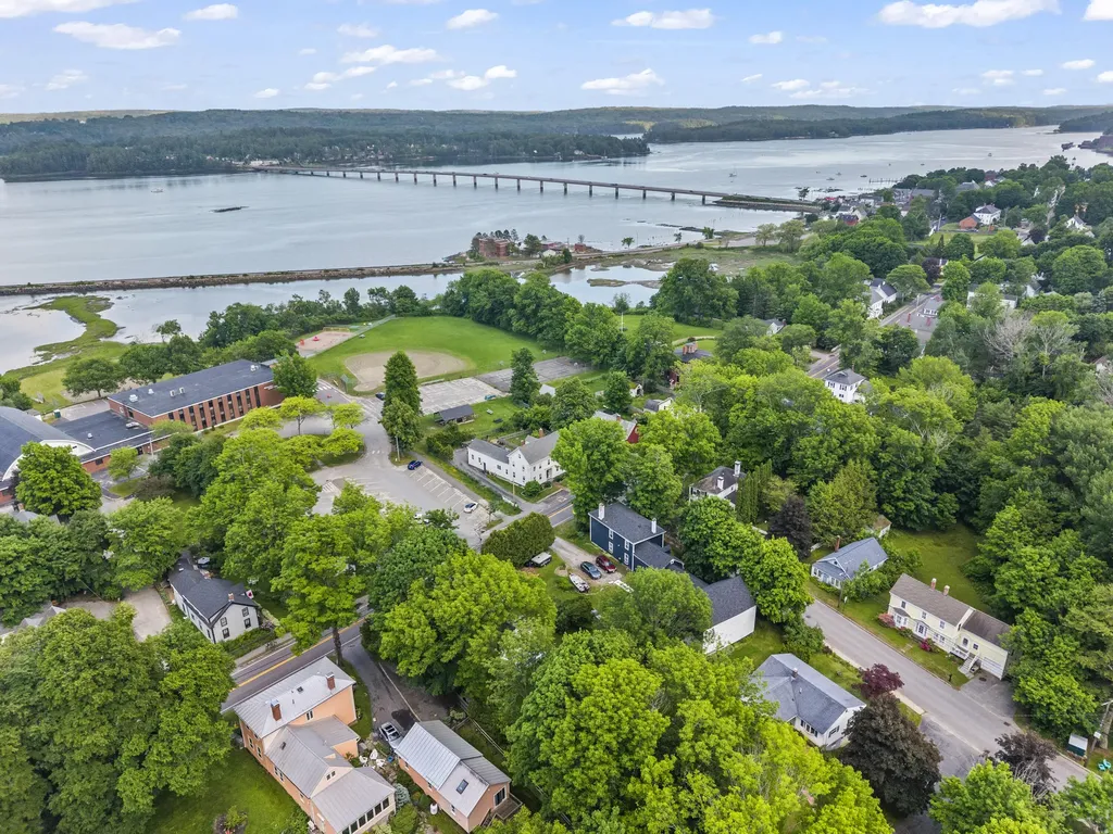 84 Federal Street Wiscasset ME 04578