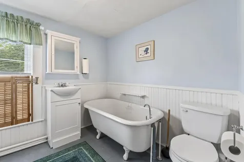 84 Federal Street Wiscasset ME 04578