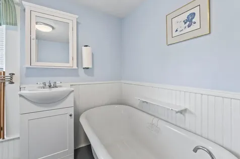 84 Federal Street Wiscasset ME 04578