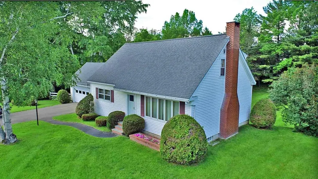 33 Maple Street Houlton ME 04730