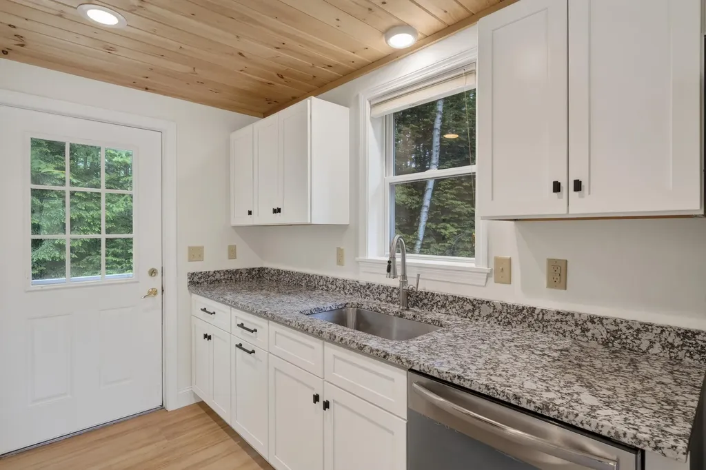8 Hillside Lane Sweden ME 04040