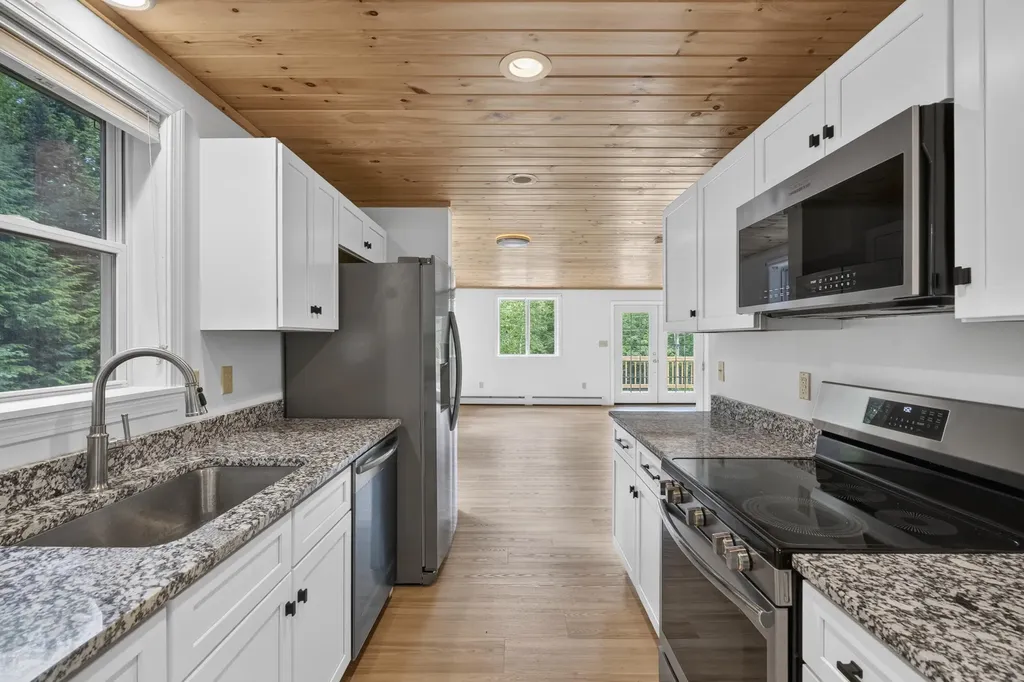 8 Hillside Lane Sweden ME 04040