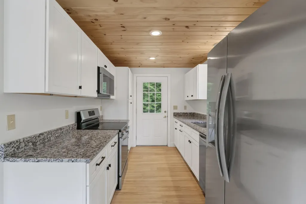 8 Hillside Lane Sweden ME 04040