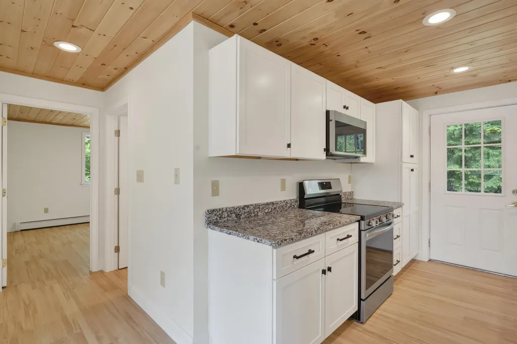 8 Hillside Lane Sweden ME 04040