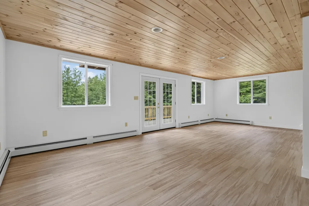 8 Hillside Lane Sweden ME 04040
